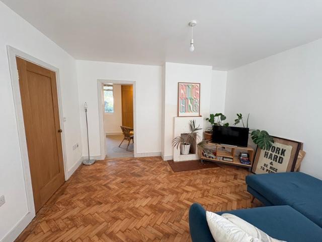 Flat for rent in Bellenden, Greater London