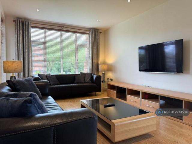Flat for rent in Calderstones