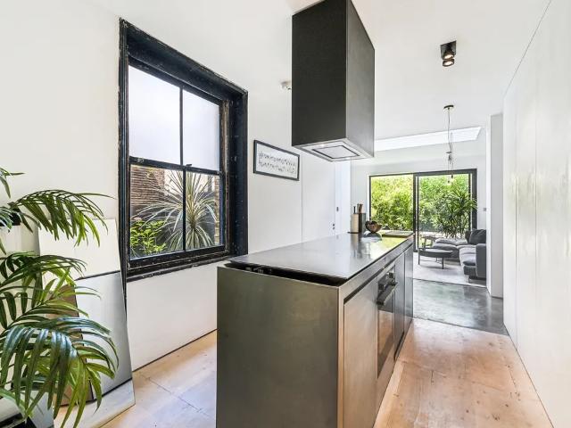 Flat for rent in London Borough of Wandsworth, Greater London