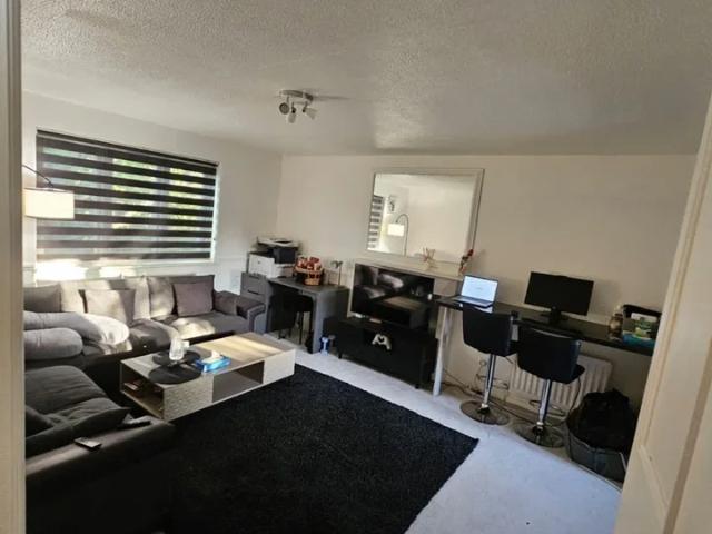 Flat for rent in Colnbrook, Slough