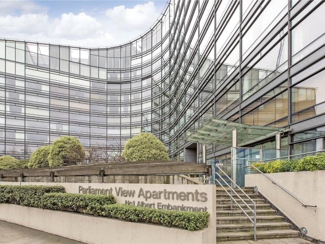 Flat for rent in South Lambeth, Greater London