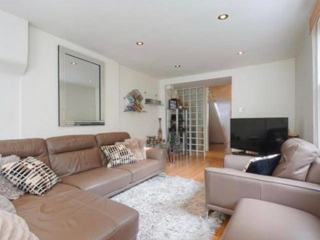 Flat for rent in Stroud Green, Greater London