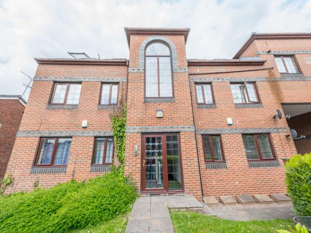 Flat for rent in Bantam Grove, Leeds