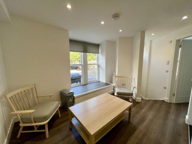 Flat for rent in Hillside, Leith
