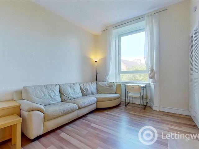 Flat for rent in Hillside, Leith