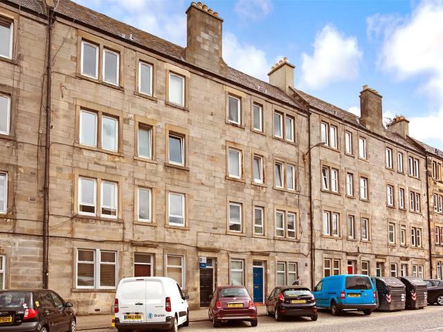 Flat for rent in Hillside, Leith