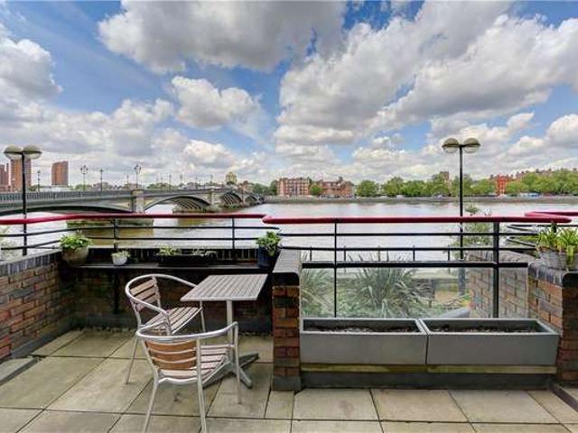 Flat for rent in Battersea, Greater London