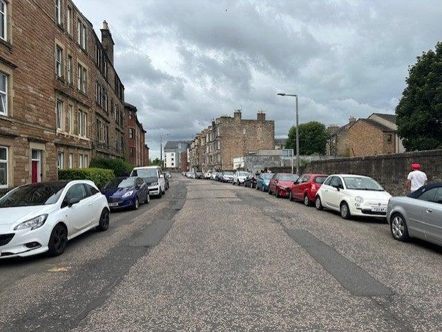 Flat for rent in Hillside, Leith