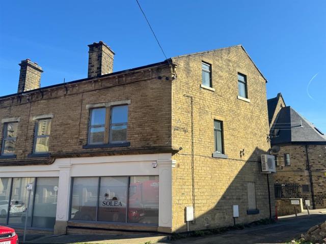 Flat for rent in Elland, Calderdale