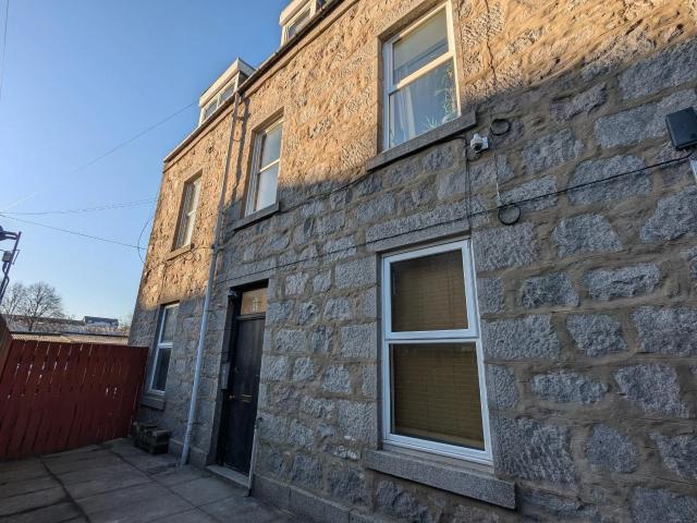 Flat for rent in West End, Ballindoch