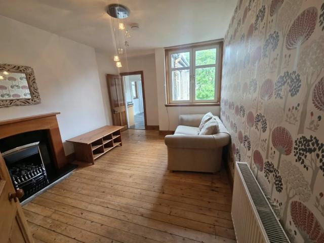 Flat for rent in West End, Ballindoch