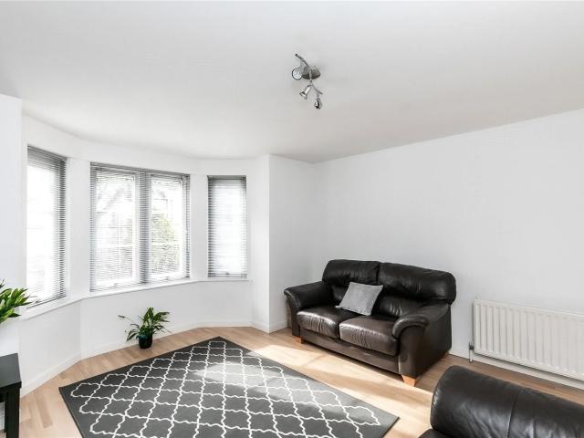 Flat for rent in West End, Ballindoch