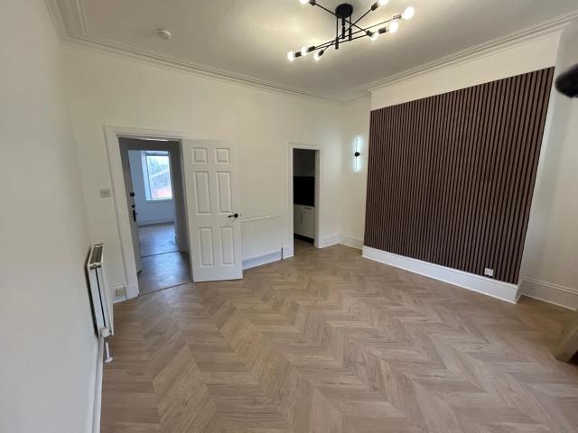 Flat for rent in West End, Ballindoch