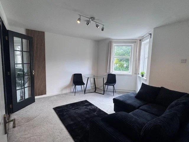 Flat for rent in West End, Ballindoch