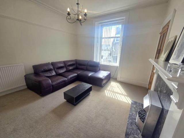 Flat for rent in West End, Ballindoch