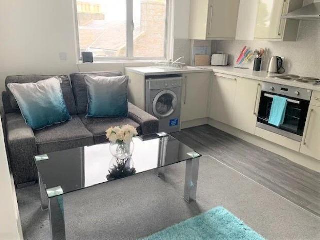 Flat for rent in West End, Ballindoch