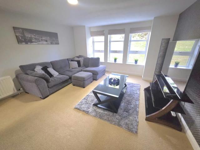 Flat for rent in West End, Ballindoch