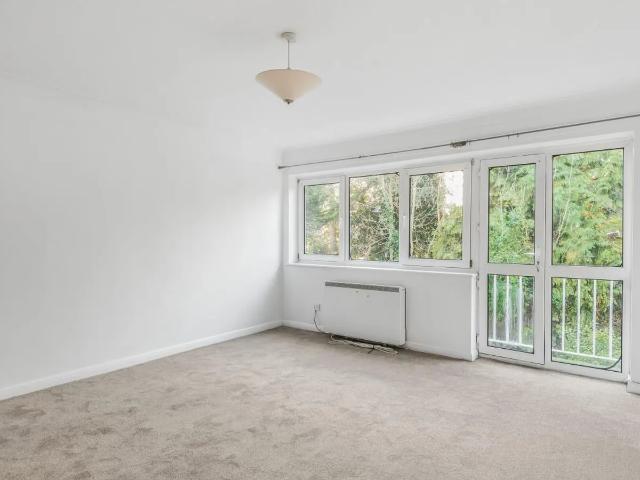Flat for rent in Iver, Iver Heath