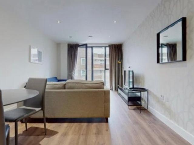 Flat for rent in Aldgate, Lyons