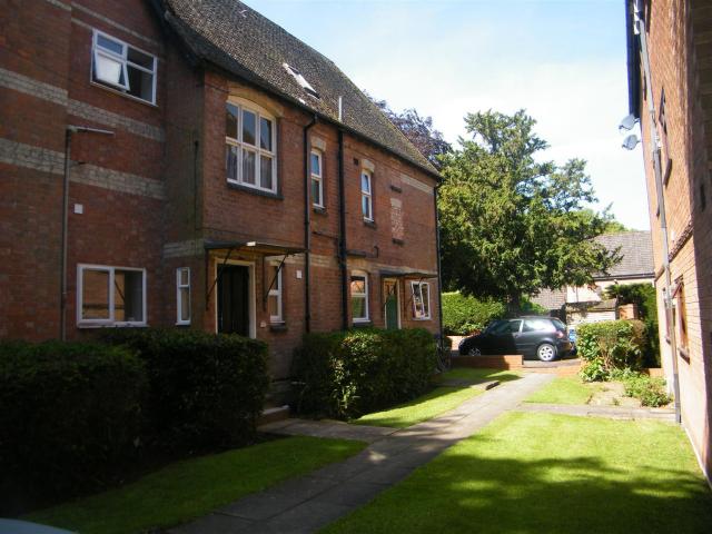 Flat for rent in Lillington, Green Close