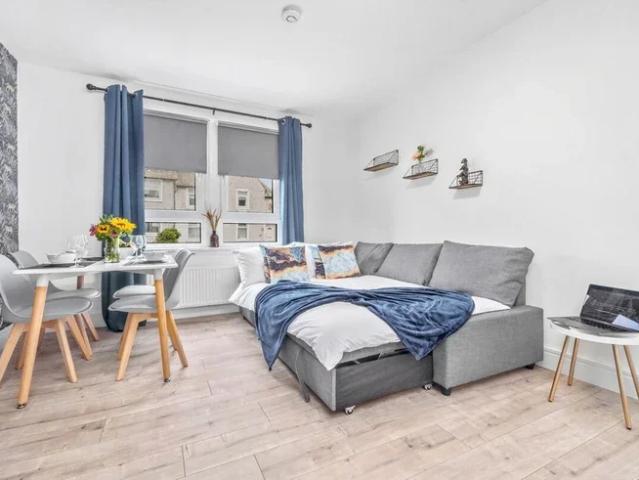 Flat for rent in Viewpark, Scotland