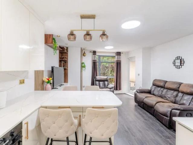 Flat for rent in London Borough of Hounslow, Greater London