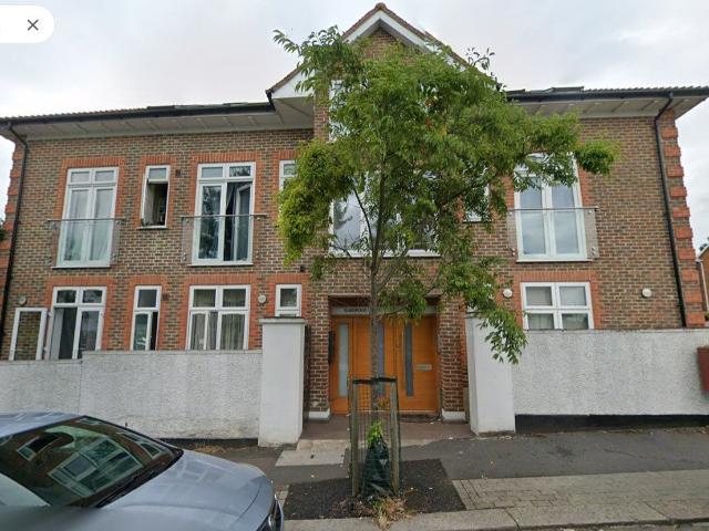 Flat for rent in London Borough of Barnet, Greater London