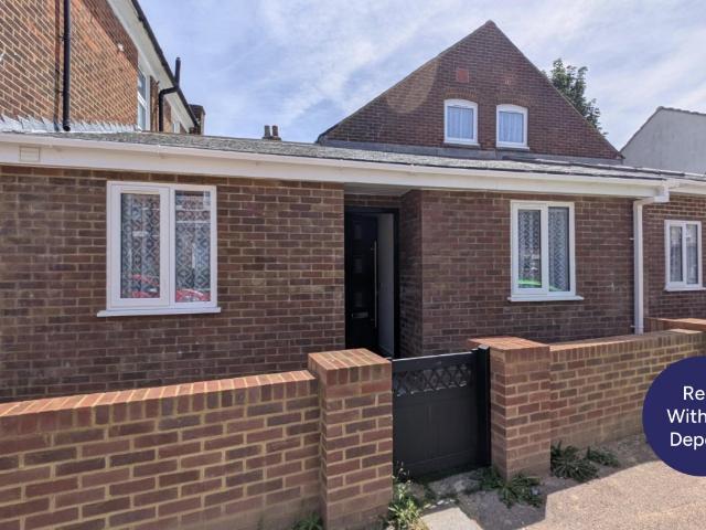 Flat for rent in Buckland, Ash