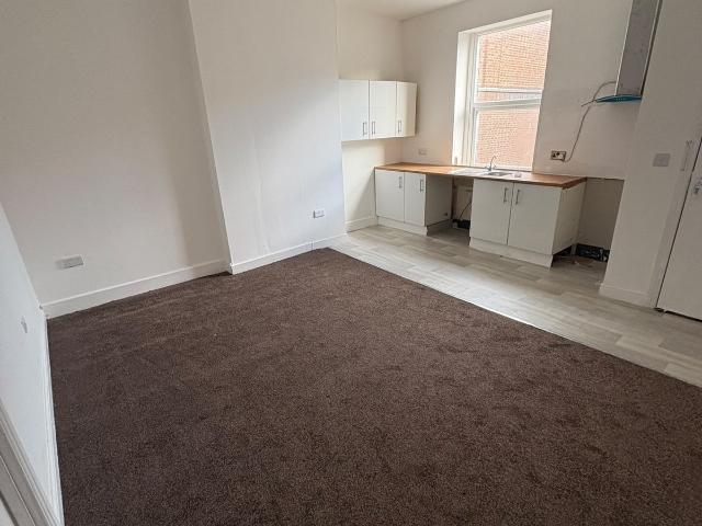 Flat for rent in Long Lee, Bradford