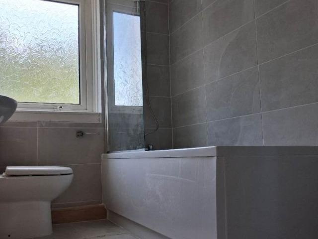 Flat for rent in Charleston, Paisley