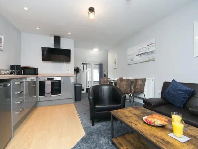 Flat for rent in Llaniestyn, Wales