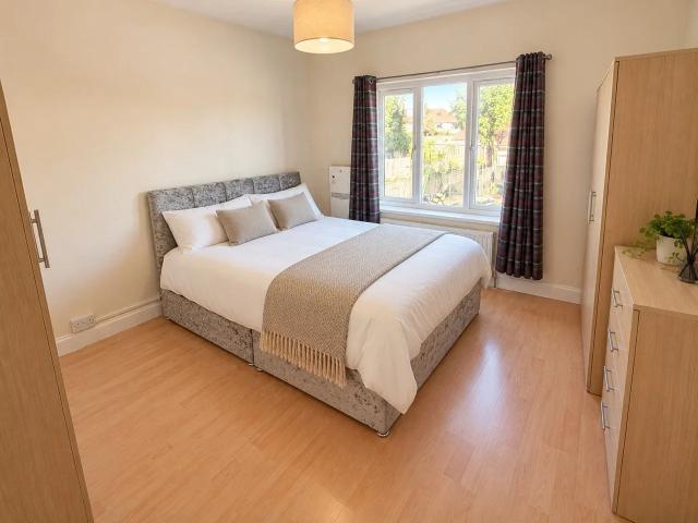 Flat for rent in Vicarage Farm, Greater London