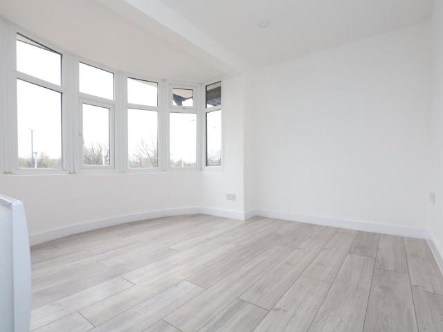 Flat for rent in London Borough of Ealing, Perivale