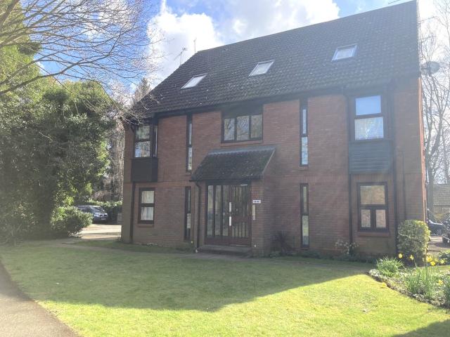 Flat for rent in Woking, Surrey