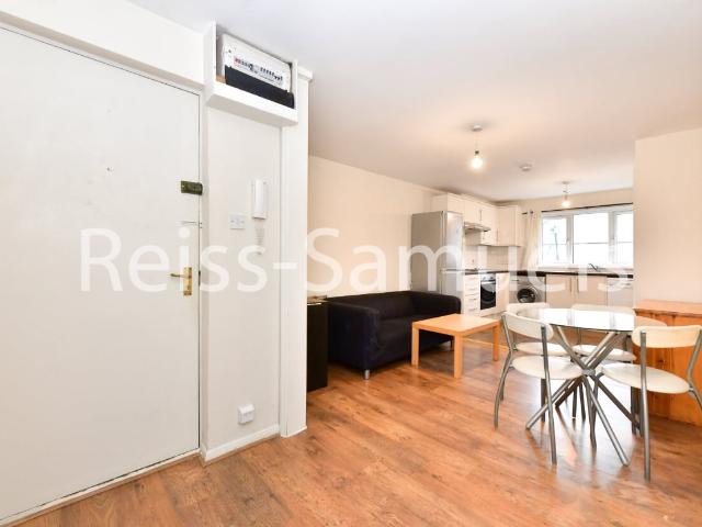 Flat for rent in Isle Of Dogs, Greater London