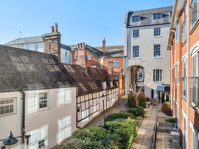 Flat for rent in Marlborough, Easton Royal