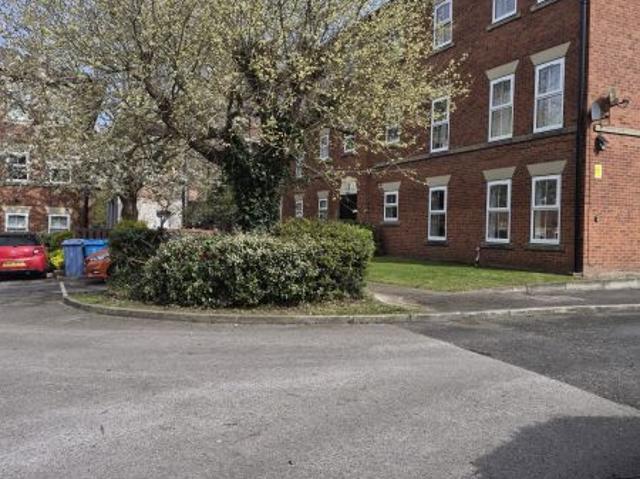Flat for rent in Calderstones