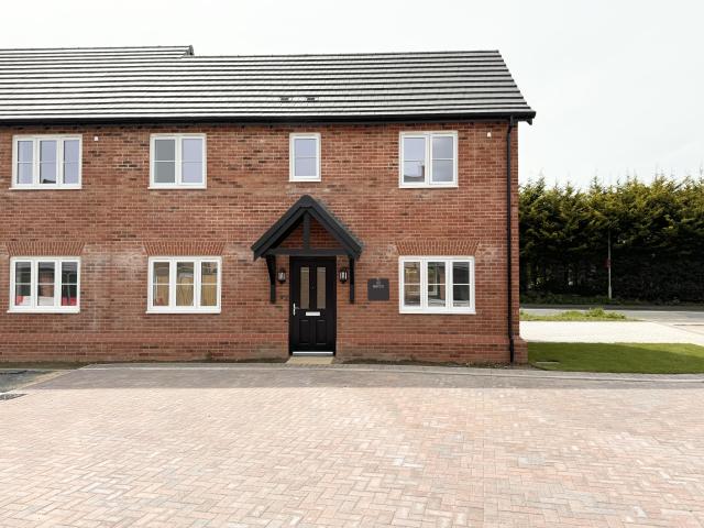 Flat for rent in Upper Dovercourt, Dale Hill