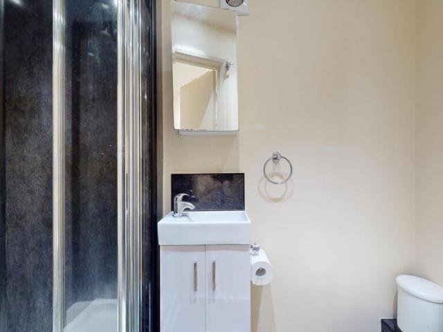 Flat for rent in London Borough of Brent, Greater London