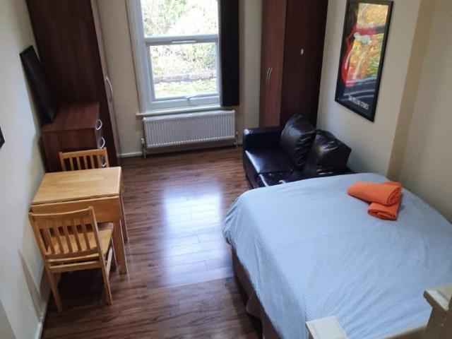 Flat for rent in Cricklewood, Brent