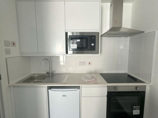 Flat for rent in Cricklewood, Brent