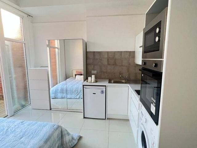 Flat for rent in Cricklewood, Cricklewood
