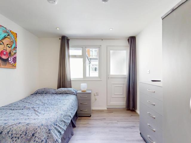 Flat for rent in Cricklewood, Cricklewood