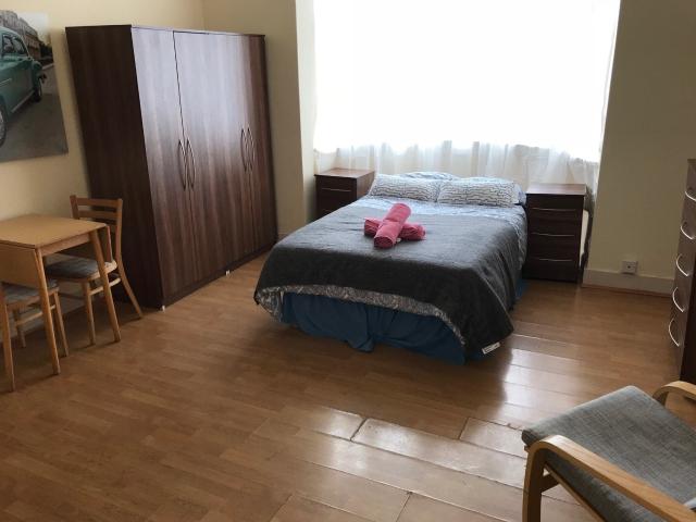 Flat for rent in Cricklewood, Cricklewood
