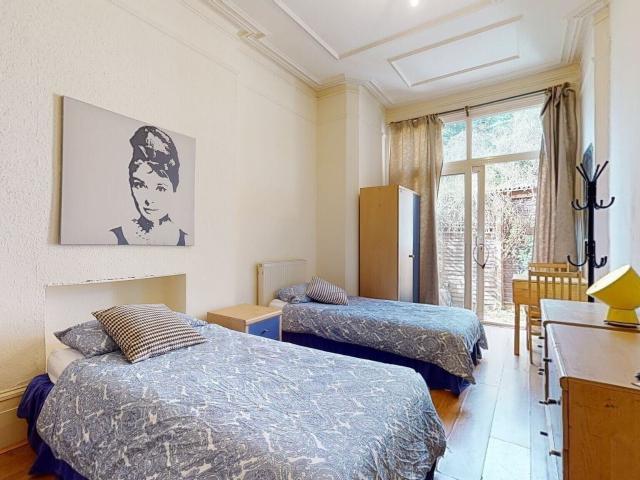 Flat for rent in Cricklewood, Cricklewood