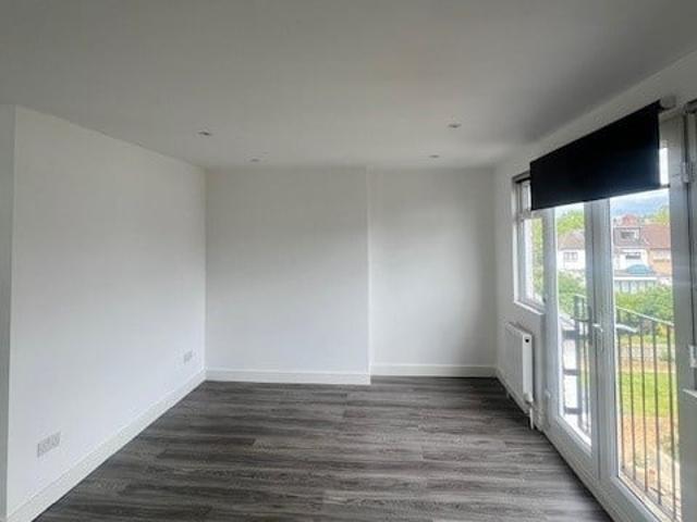 Flat for rent in Cricklewood, Brent
