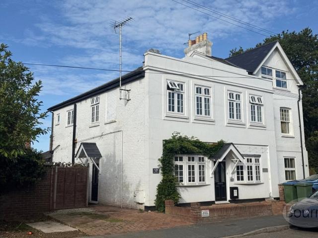 Flat for rent in Cobham, Elmbridge