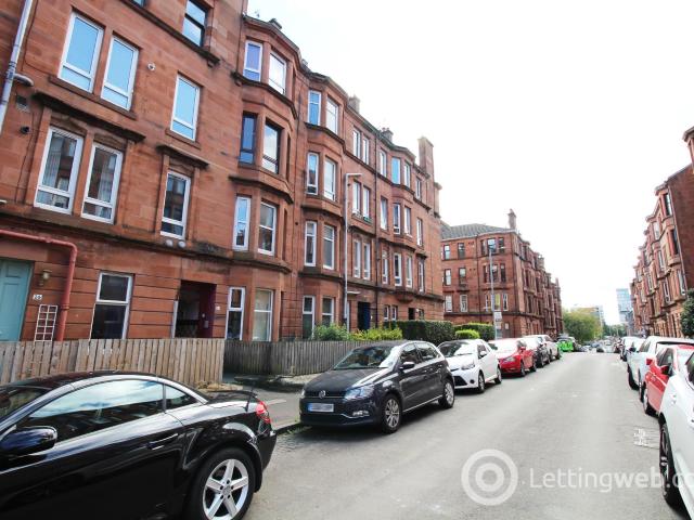 Flat for rent in Thornwood, Glasgow