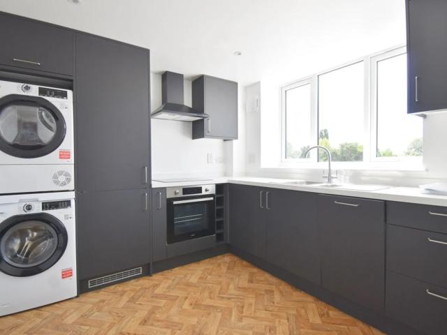 Flat for rent in Lower Halliford, Surrey