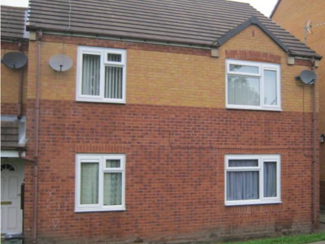 Flat for rent in Aldersley, West Midlands